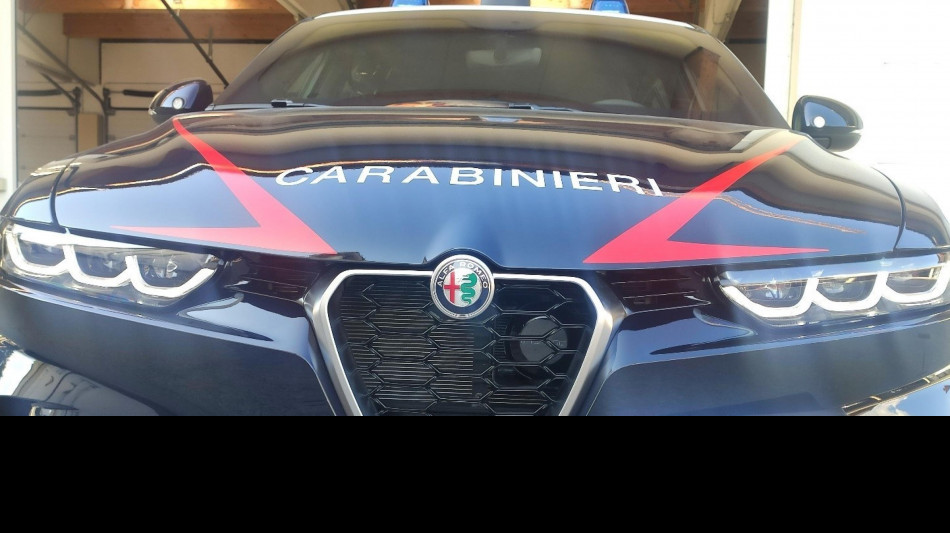 Pensionato uccide la moglie a coltellate nel barese