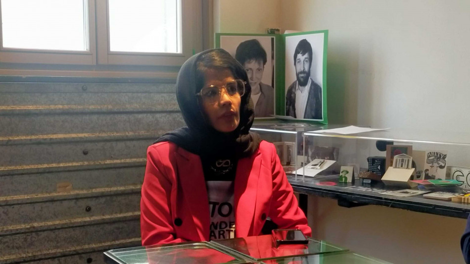 Regista dissidente Entezar, donne afghane hanno perso l'ossigeno