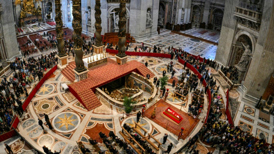 Dernier jour d'hommage au Vatican avant les fun&eacute;railles du pape