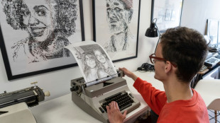 Un artiste britannique dessine portraits et monuments avec des machines &agrave; &eacute;crire