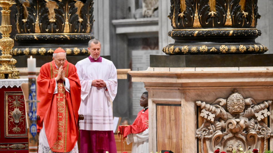 Il cardinale Re a Parolin, 'auguri... e doppi'