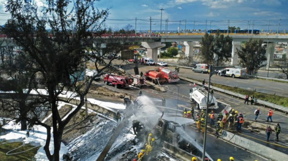 Sobe para seis o n&uacute;mero de mortos por explos&atilde;o de caminh&atilde;o de g&aacute;s no M&eacute;xico