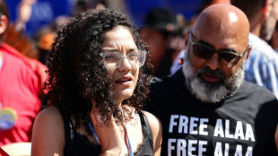 COP27 en Egypte: des centaines de manifestants derri&egrave;re la soeur d'un d&eacute;tenu c&eacute;l&egrave;bre