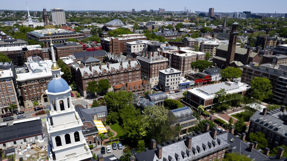 Giudice, mantenere status quo sui visti per Harvard