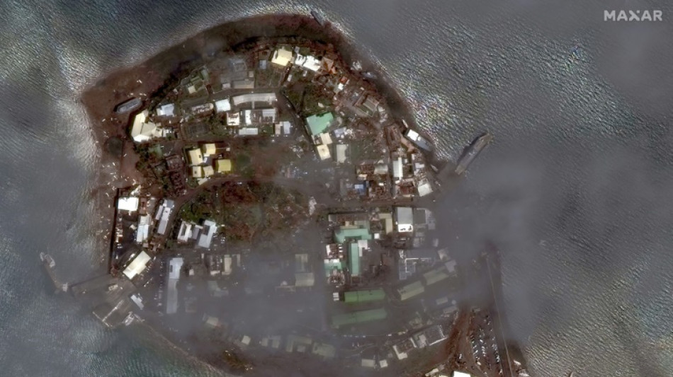 A Mayotte, d&eacute;vast&eacute; par un cyclone, un couvre-feu impos&eacute; &agrave; compter de mardi soir 