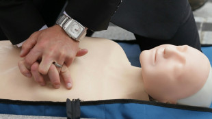 Las mujeres tienen menos probabilidad de recibir un masaje de reanimaci&oacute;n card&iacute;aca, seg&uacute;n un estudio