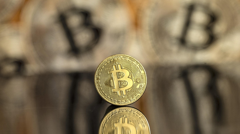 Le criptovalute affondano con la guerra, Bitcoin a 67.000 dollari