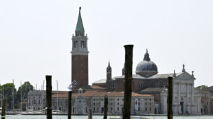 Plakate und Sticker: Protest gegen geplante Hochzeit von Jeff Bezos in Venedig