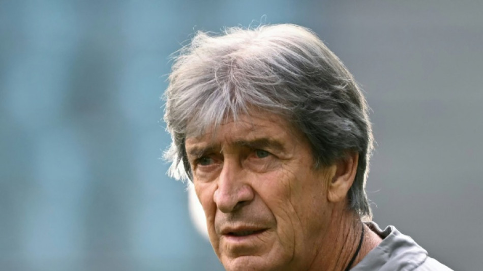 T&eacute;cnico do Betis elogia recupera&ccedil;&atilde;o de Antony antes da final da Liga Confer&ecirc;ncia