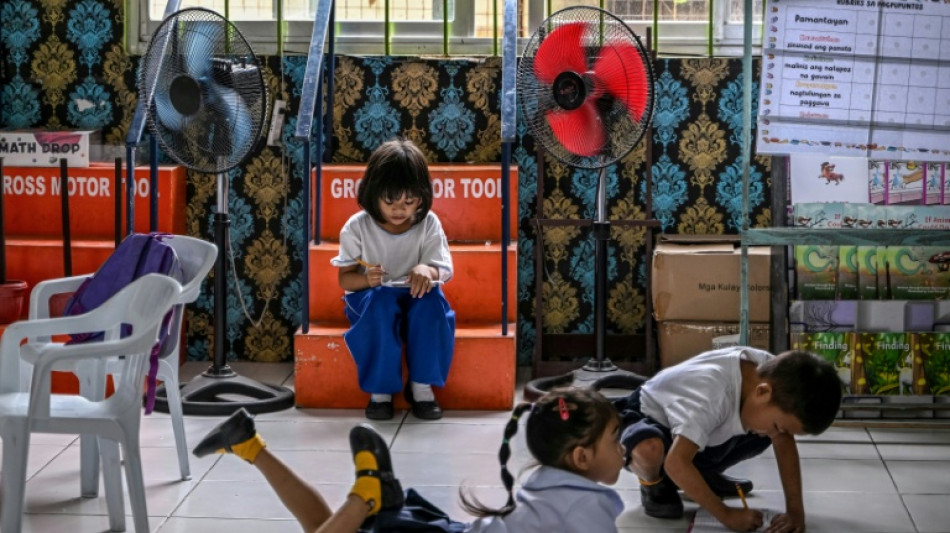 Escuelas filipinas se adaptan al calor con vacaciones adelantadas y m&aacute;s ventiladores