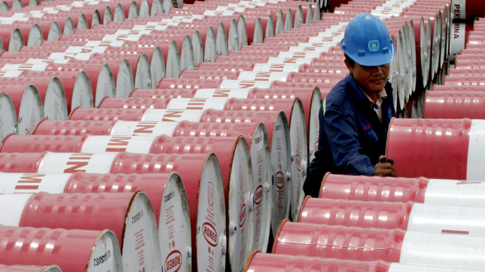 Il petrolio in picchiata dopo l'Opec+, perde quasi il 4%