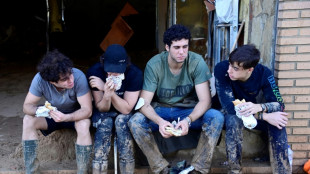 Espagne: une semaine apr&egrave;s les inondations, nettoyage et secours toujours en cours