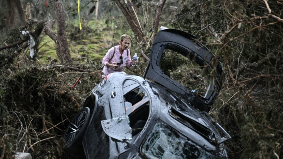 Cheias no Texas deixam quase 90 mortos; acampamento confirma 27 v&iacute;timas