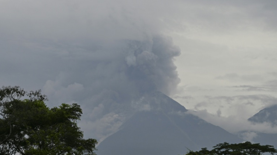Quase 800 evacuados por erup&ccedil;&atilde;o de vulc&atilde;o de Fuego na Guatemala