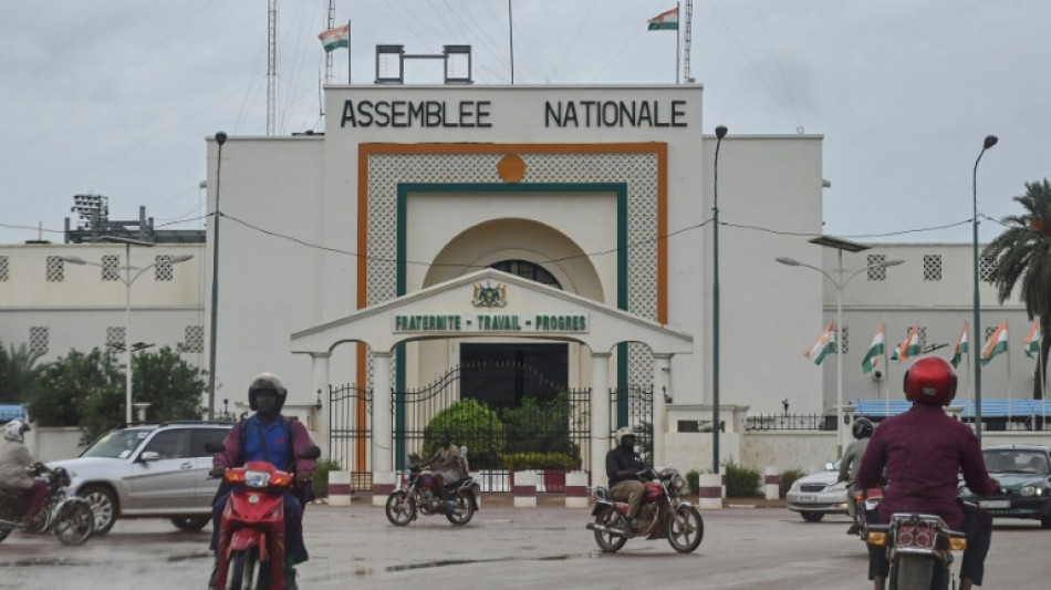 N&iacute;ger desaf&iacute;a ultim&aacute;tum de dirigentes africanos, que se reunir&aacute;n el jueves