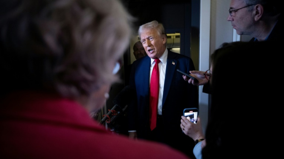 Trump dice que "no bromea" sobre un posible tercer mandato presidencial