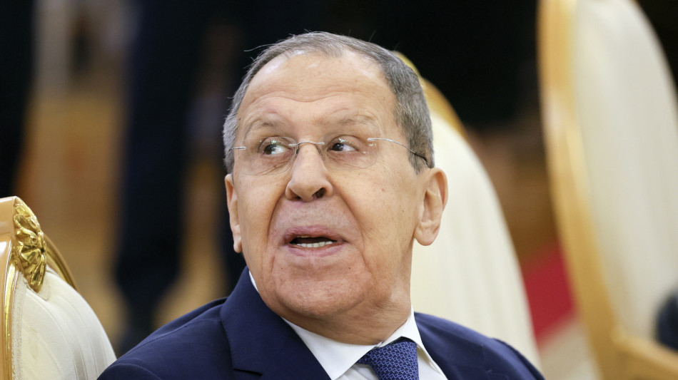 Lavrov, 'Zelensky penoso per richiesta incontro con Putin'