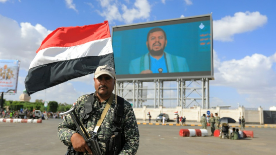 Rebeldes hut&iacute;es de Yemen dicen que ataques israel&iacute;es dejaron ocho muertos y 142 heridos