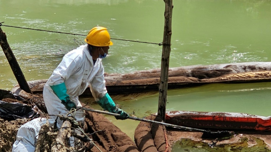 La rotura de un oleoducto en Ecuador provoc&oacute; la fuga de m&aacute;s de 25.000 barriles