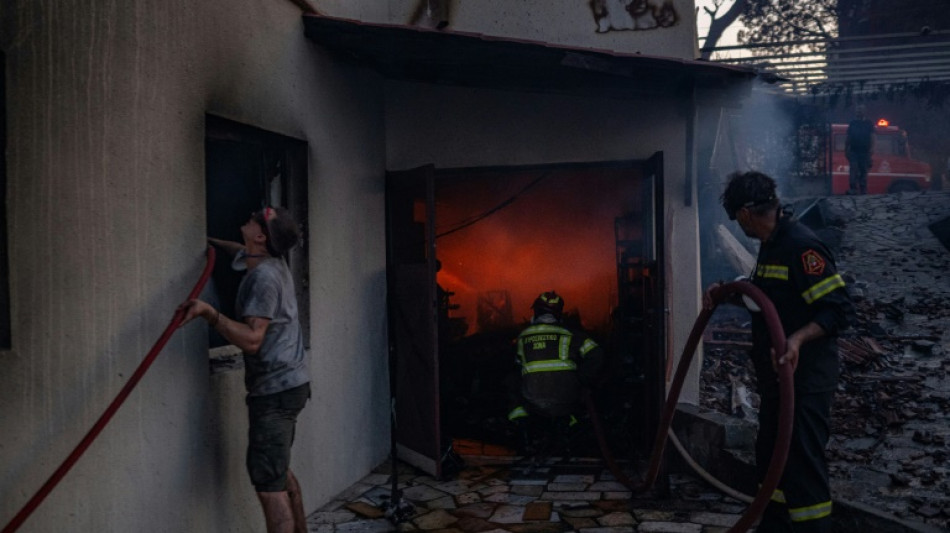 Les incendies continuent de faire rage en Gr&egrave;ce, qui attend l'aide de ses voisins