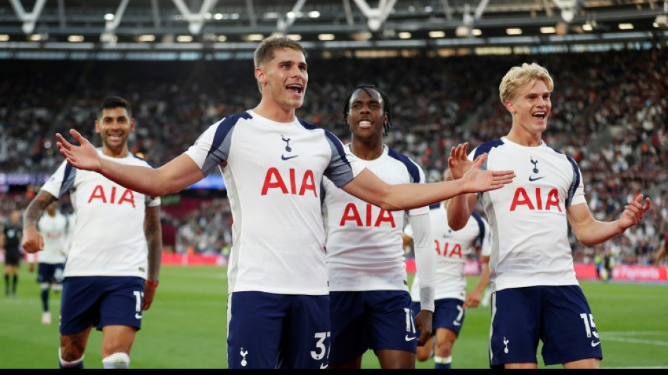 Spurs beat woeful West Ham to pile pressure on Potter