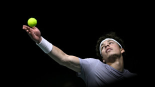 Shelton avan&ccedil;a &agrave;s quartas do Masters 1000 de Paris e se garante no ATP Finals