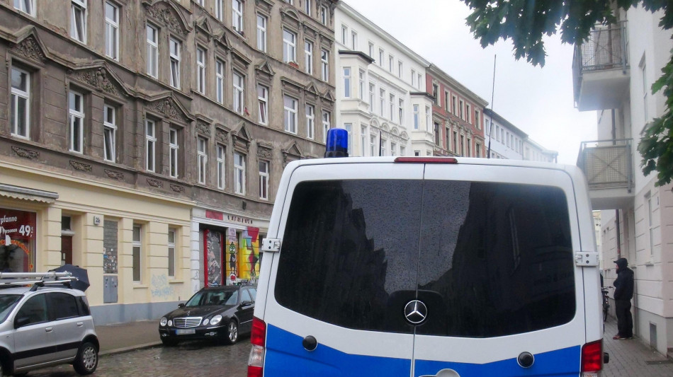 Polizia, auto sulla folla a Stoccarda un tragico incidente