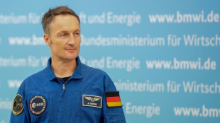 Astronaut Maurer erh&auml;lt Bundesverdienstorden zum Tag der Deutschen Einheit