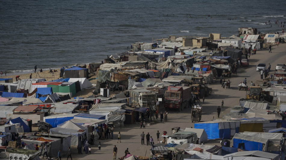 Media, l'esercito israeliano &egrave; pronto per entrare a Rafah