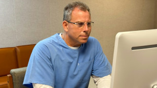 Niegan la libertad condicional a Erik Menéndez décadas después del asesinato de sus padres