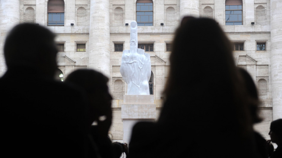 Borsa: Milano sale (+0,25%), balzo Mps e Ferrari, gi&ugrave; Stellantis