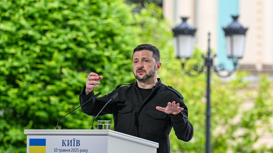 Zelensky, 'aspetto Putin in Turchia gioved&igrave;, basta scuse'