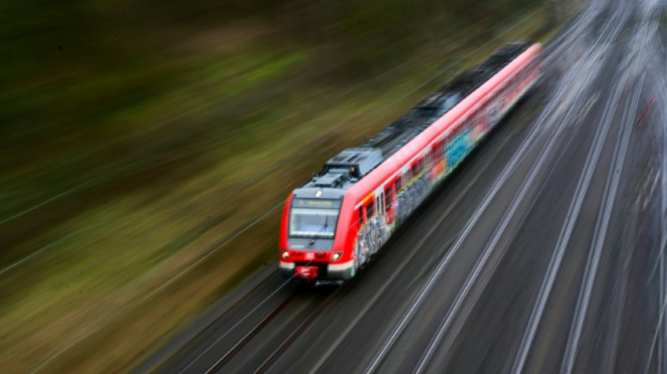 Zug kracht nahe Kamen in Betonplatten auf Gleisen - Staatsschutz ermittelt 