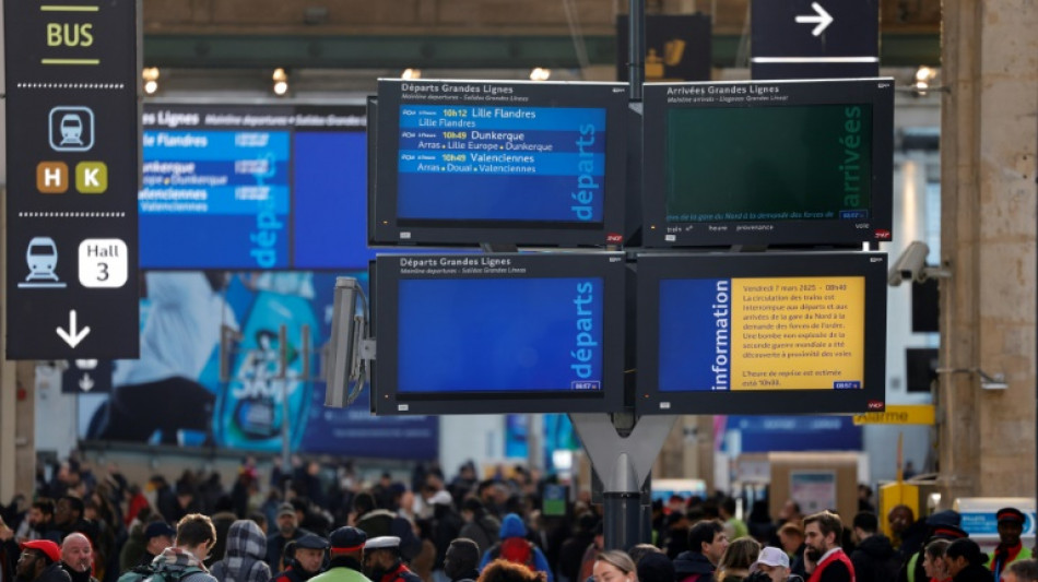 Trens voltam a circular na maior esta&ccedil;&atilde;o de Paris ap&oacute;s descoberta de bomba da 2&ordf; Guerra