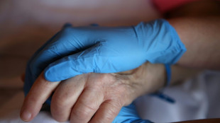 Médecin et député: sur l'aide à mourir, une double casquette lourde de sens