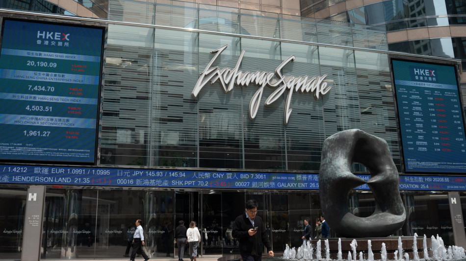 Borsa: Hong Kong negativa, apre a -0,46%,