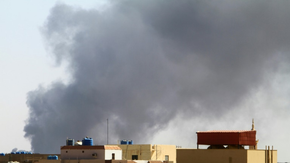 Sud&atilde;o mergulha em crise ap&oacute;s um m&ecirc;s de guerra