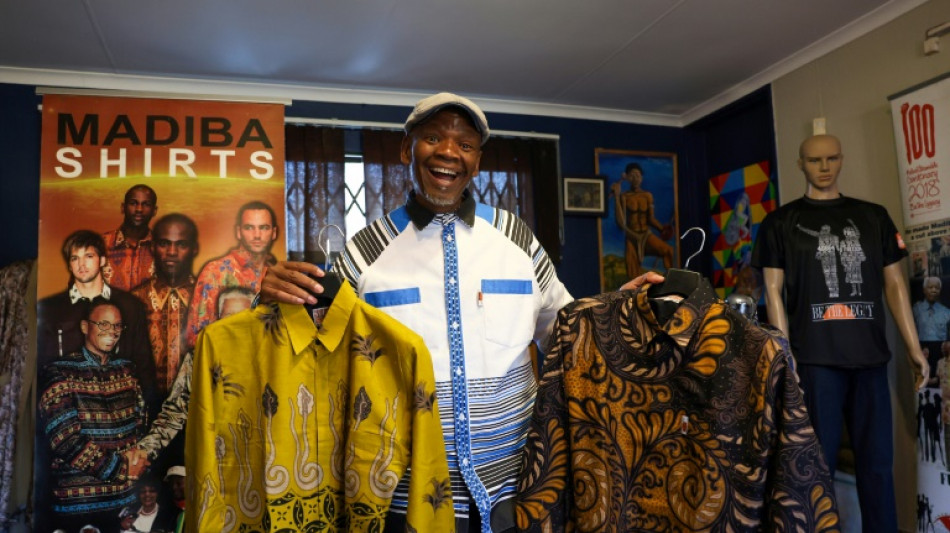 Camisas de Mandela seguem na moda na pol&iacute;tica sul-africana
