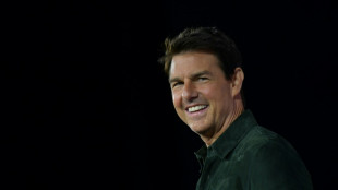 Tom Cruise d&eacute;voile la suite de "Top Gun" en &eacute;quilibre sur un avion en vol