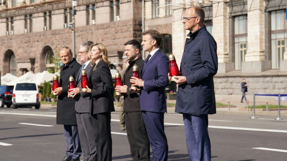 Merz, Macron, Starmer und Tusk halten Schweigeminute auf dem Maidan in Kiew ab