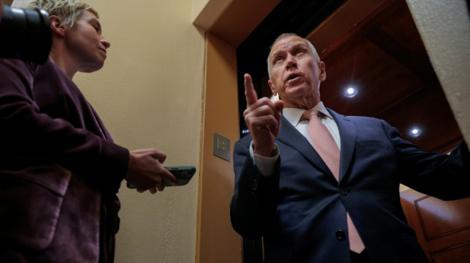 EUA a caminho de novo 'shutdown' em meio a cr&iacute;ticas democratas por mortes de manifestantes