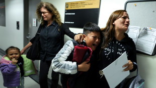 Agentes enmascarados en los pasillos: el miedo se apodera de la comunidad migrante en EEUU