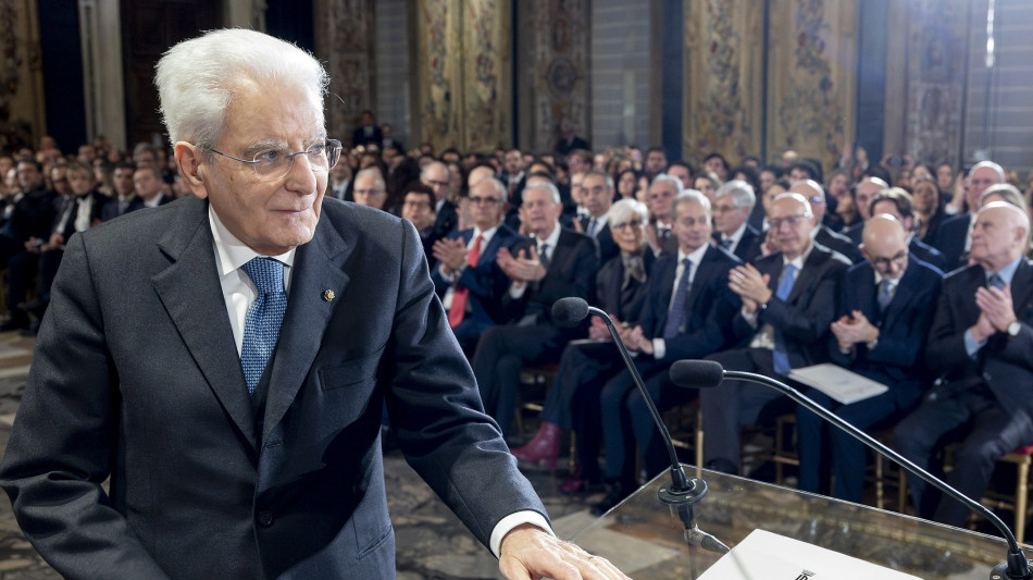 Mattarella, le nuove povert&agrave; sono un problema da affrontare