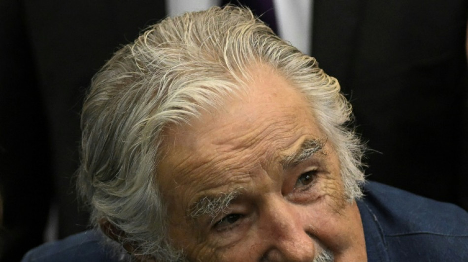 Mujica diz estar 'destru&iacute;do' ap&oacute;s tratamento contra o c&acirc;ncer