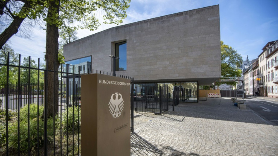 Leibliche Mutter muss Kind auch nach Adoption Identit&auml;t von Vater nennen