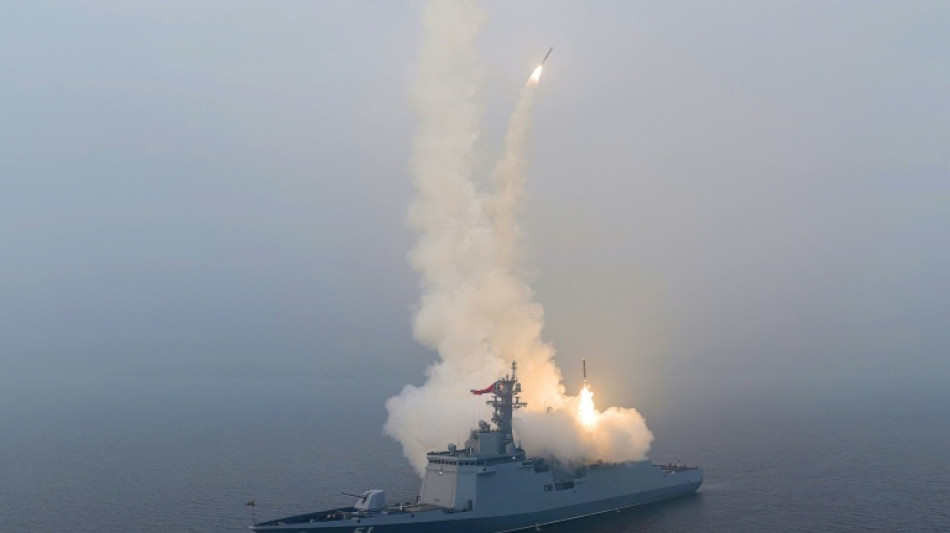 Kim Jong Un affirme &eacute;quiper sa marine d'armes nucl&eacute;aires 