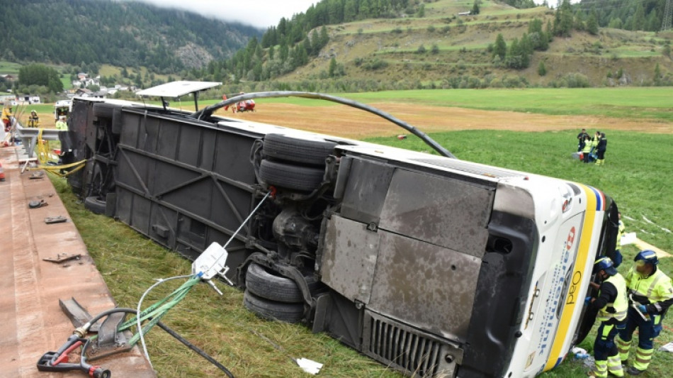 F&uuml;nf Tote und drei Schwerverletzte bei Unfall von niederl&auml;ndischem Bus in der Schweiz