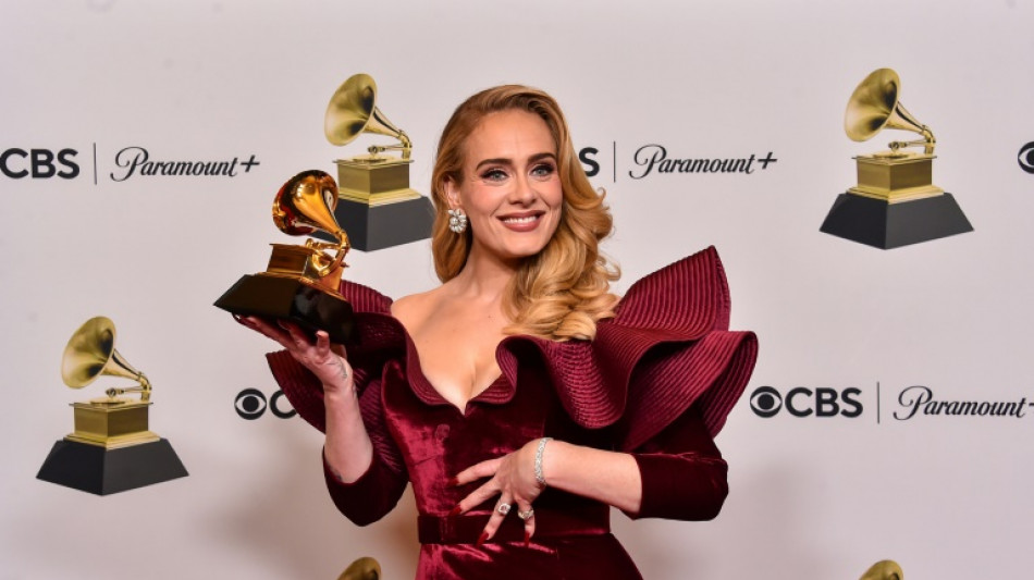 Juiz pro&iacute;be reprodu&ccedil;&atilde;o mundial de m&uacute;sica de Adele por den&uacute;ncia de pl&aacute;gio no Brasil