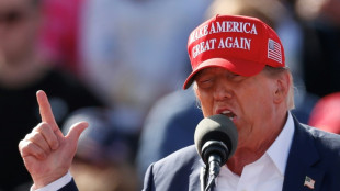 Cl&atilde; Trump cobi&ccedil;a pr&eacute;dio militar bombardeado pela Otan em Belgrado