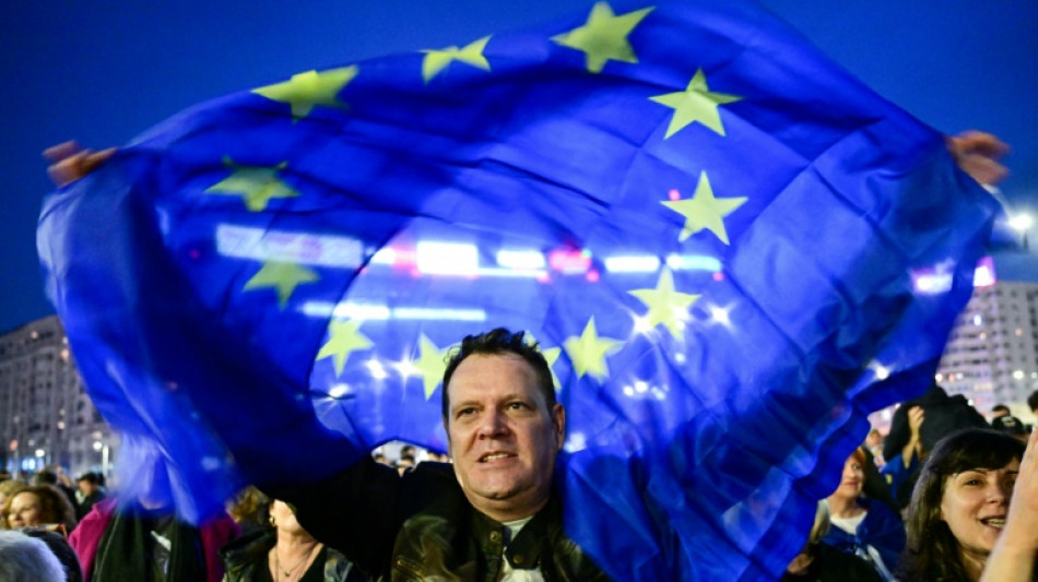 Ultradireita lidera primeiro turno das presidenciais da Rom&ecirc;nia, mostra pesquisas